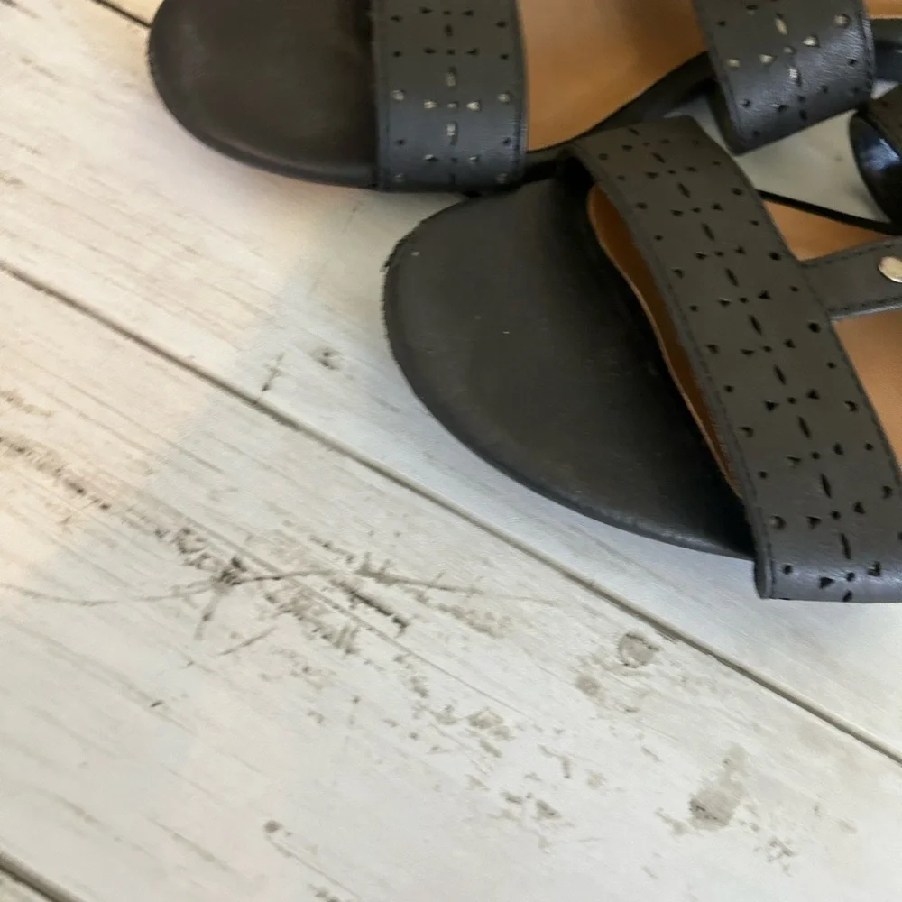 American Eagle size 9 black sandals